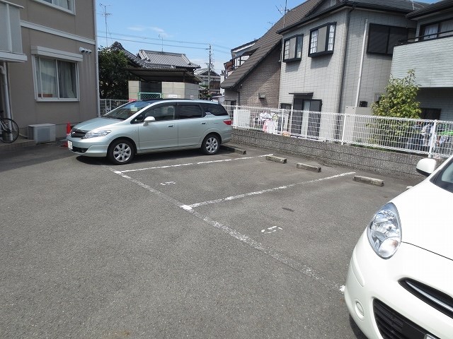 リベックス3号舘 駐車場