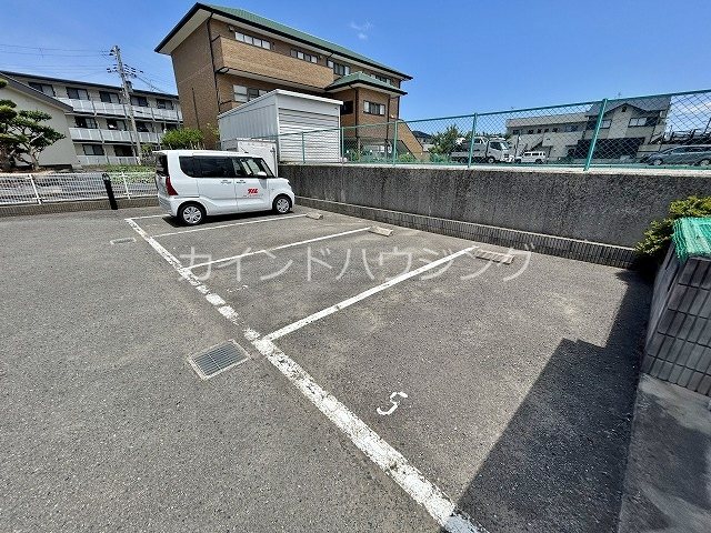 エンフィールドエミネンス 駐車場