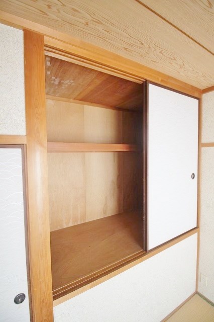 ロイヤルガーデン名越 収納