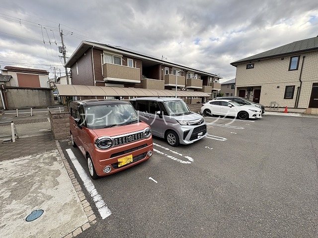 クレアＡ棟 駐車場