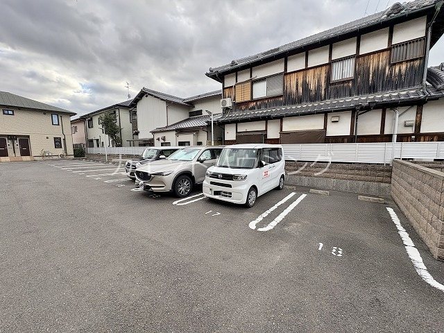 クレアＡ棟 駐車場