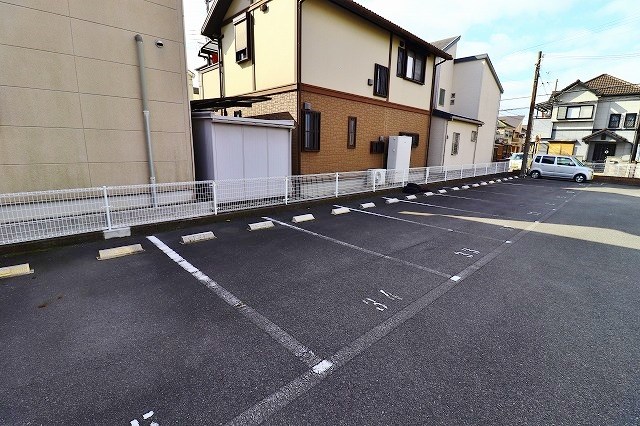 パレスさくらB 駐車場