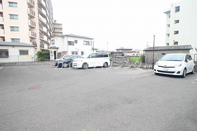 セジュール山添C棟 駐車場