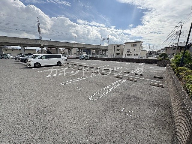 サンフローラ 駐車場