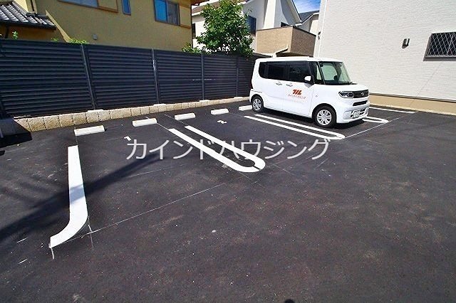 サイプレスⅢ 駐車場
