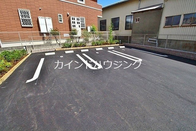 サイプレスⅢ 駐車場
