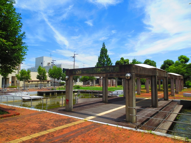 朝の春風とふんわりしっぽ 篭池公園
