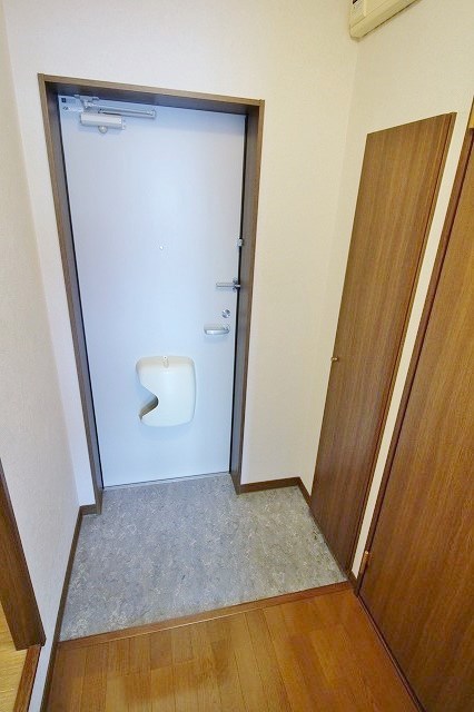アンプルールユートピア 玄関