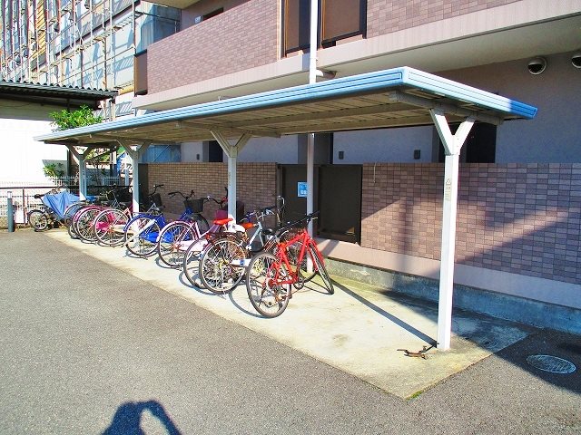 グランシャンブル 駐輪場