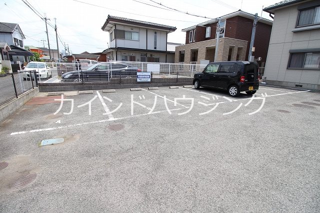 シャンテ葵 駐車場
