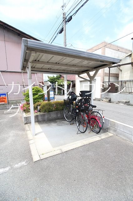 シャンテ葵 駐輪場