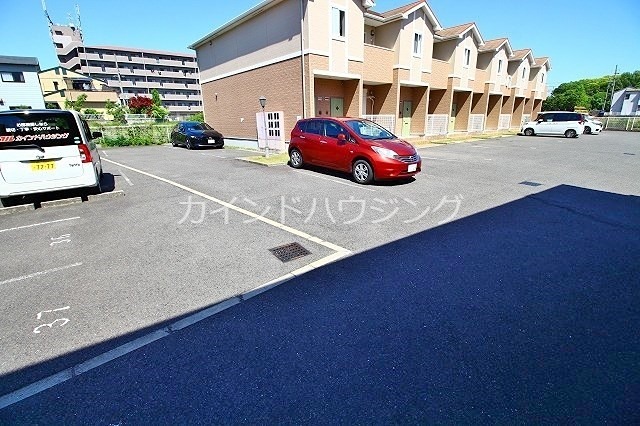 アルルⅠ・Ⅱ番館 駐車場