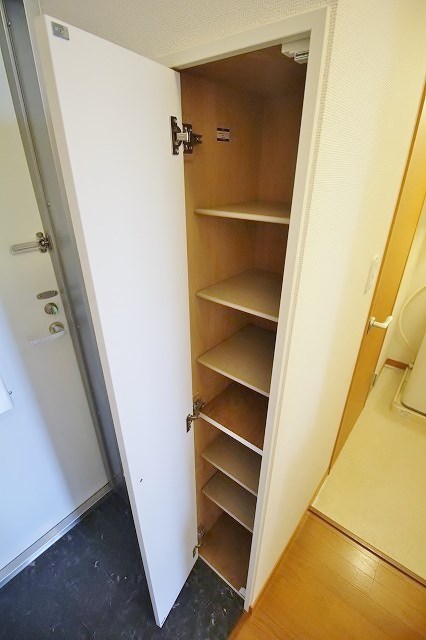 レオパレスひまわり シューズBOX