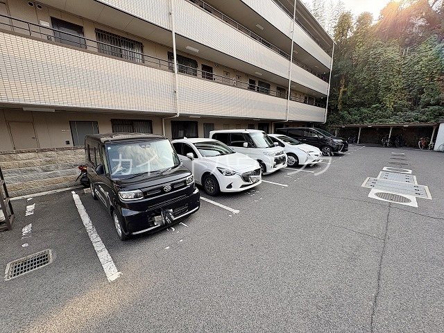 新川第２マンション 駐車場