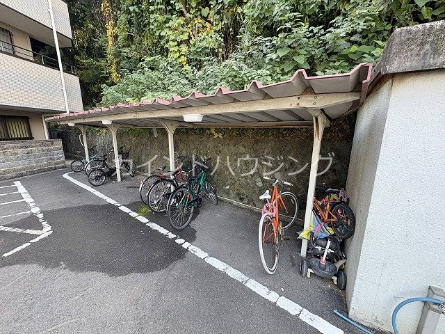 新川第２マンション 駐輪場