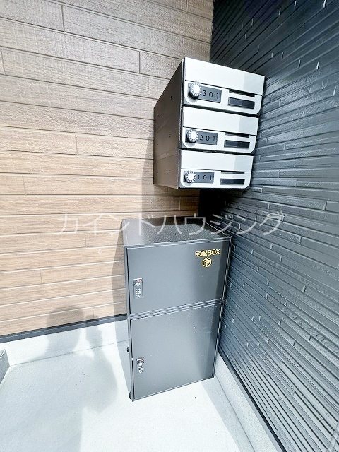 朝の春風とふんわりしっぽ 宅配BOX
