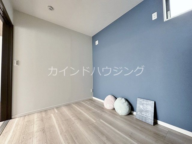 朝の春風とふんわりしっぽ 洋室