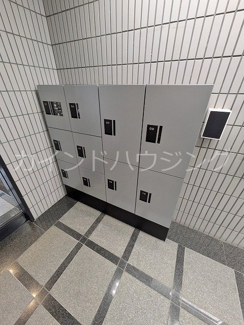 ヒュース一丘弐番館 宅配ボックス