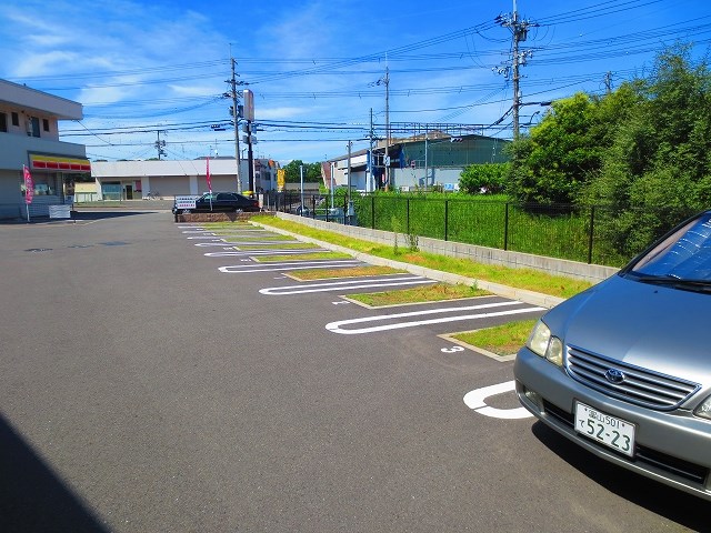 メゾン　ド　プラリネ 駐車場
