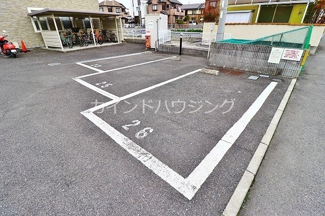 アンシャンテ・シェソワ 駐車場