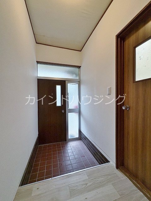 鳥取16-4貸家 玄関