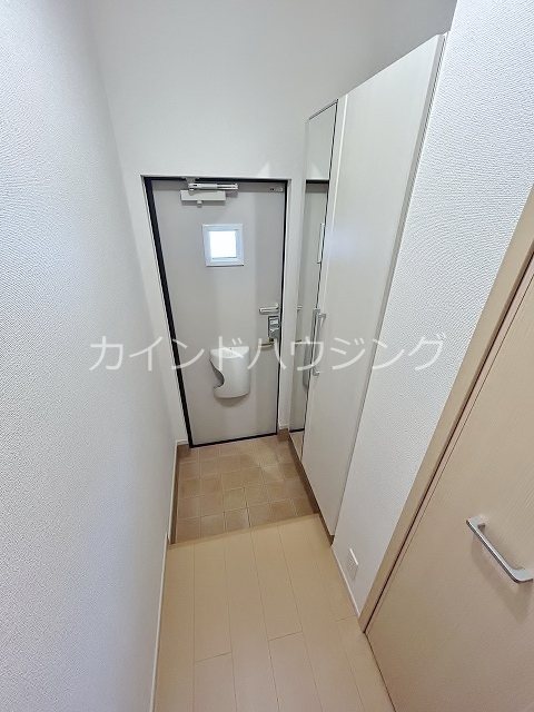 ノイハウスA 玄関
