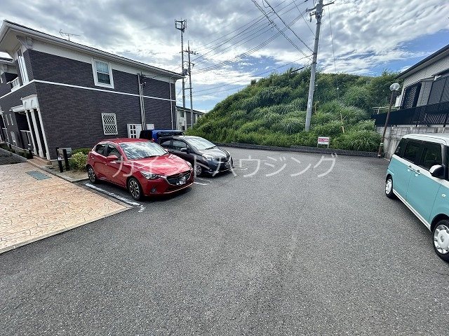 ノイハウスA 駐車場