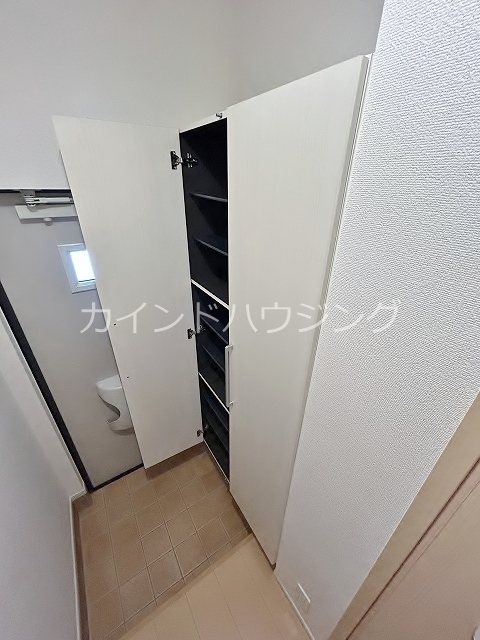 ノイハウスA シューズボックス