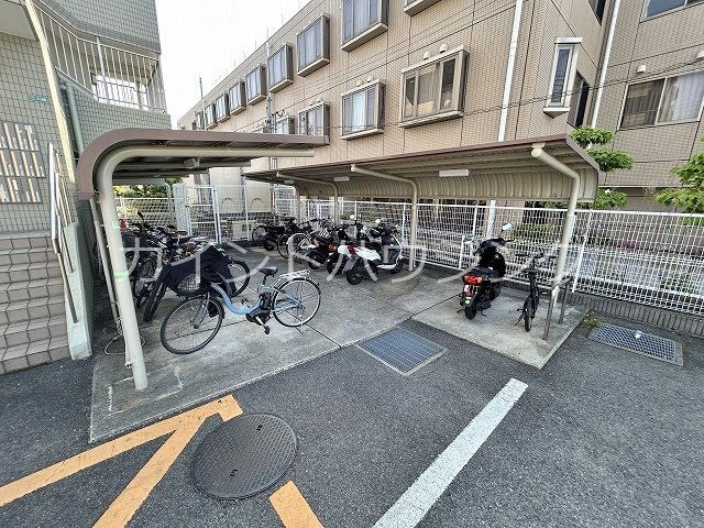 ロンシャン 駐輪場