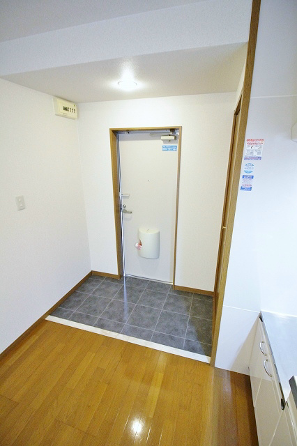ハーブプラザ和泉鳥取Ⅲ番館 玄関