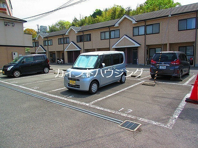 ハーブプラザ和泉鳥取Ⅲ番館 駐車場