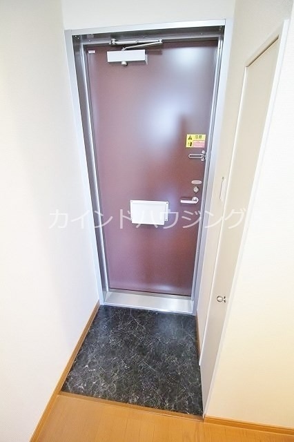 レオパレスオザキ 玄関