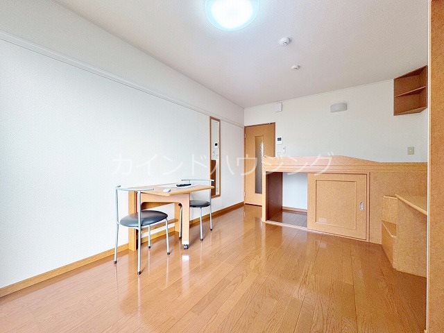 大阪府貝塚市三ツ松 リビング