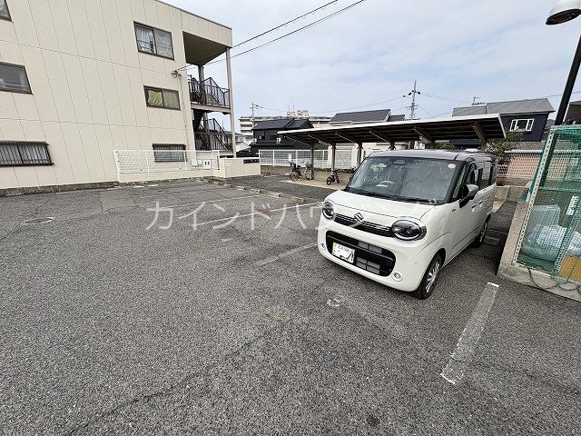 サン・ガーデン 駐車場