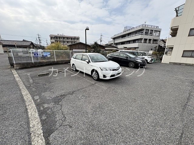 サン・ガーデン 駐車場