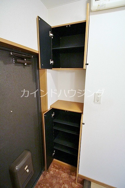 ラヴィーナ壱番館 シューズＢＯＸ