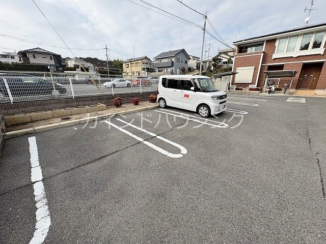 ハピネス 駐車場
