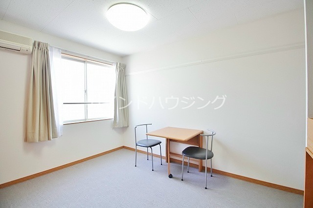 レオパレスエクセレント3号館 洋室