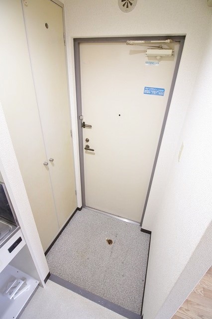 大阪府泉南郡熊取町朝代西３丁目 玄関