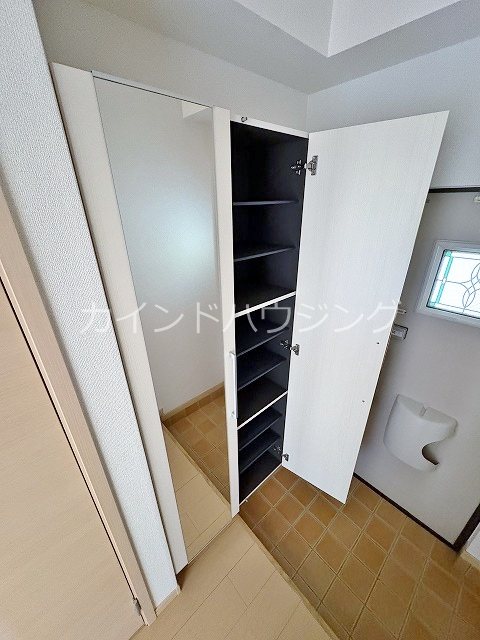 ソルシェール熊取Ⅰ・Ⅱ・Ⅲ シューズボックス